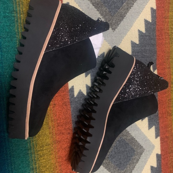 New All Black platform shoes 40.5 (Euro)/ 9.5 (US W) w/ shiny heel and zipper. - Picture 6 of 7